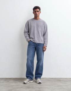 Model wearing Relaxed fit long sleeve heavyweight t-shirt in washed mink