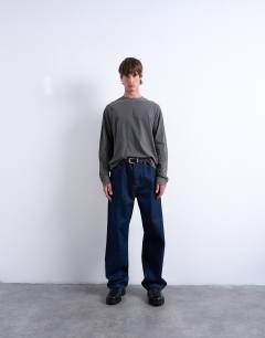 Model wearing Relaxed fit long sleeve raglan t-shirt in washed black