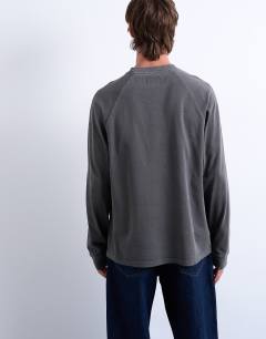 Model wearing Relaxed fit long sleeve raglan t-shirt in washed black