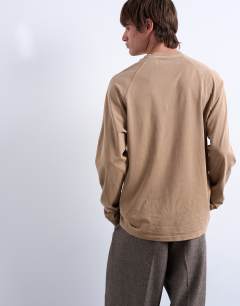 Model wearing Relaxed fit long sleeve raglan t-shirt in washed stone