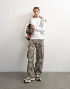 Model wearing Relaxed fit long sleeve t-shirt in white
