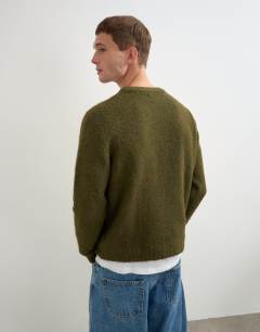 Model wearing Relaxed fit loose knit jumper in khaki