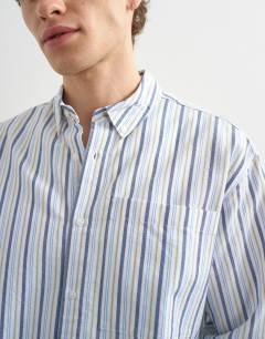 Model wearing Relaxed fit oxford shirt with stripe in blue