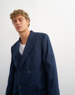 Model wearing Relaxed fit pinstripe double breasted blazer in navy
