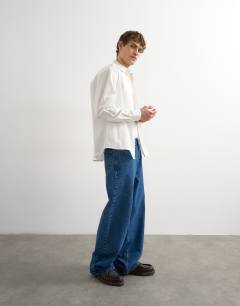 Model wearing Relaxed fit poplin shirt in white