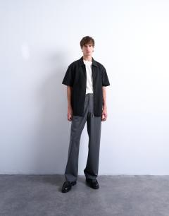 Model wearing Relaxed fit seersucker zip through shirt in black