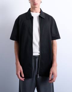 Model wearing Relaxed fit seersucker zip through shirt in black