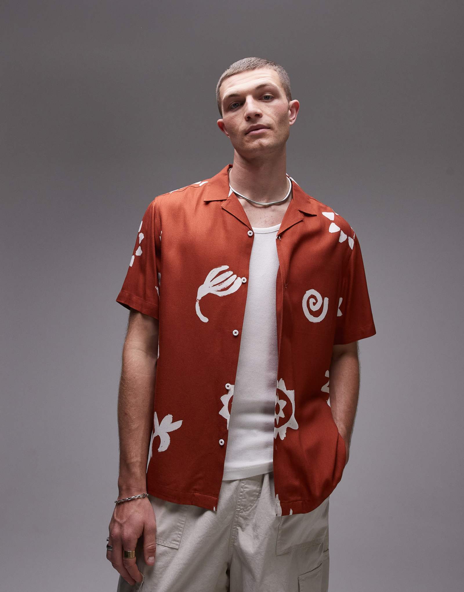 Рубашка свободного кроя Topman с коротким рукавом и солнечным принтом ярко-красного цвета