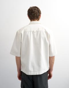 Model wearing Relaxed fit short sleeve twill crop overshirt in contrast ecru
