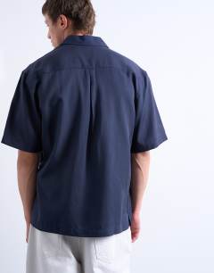 Model wearing Relaxed fit short sleeve twill shirt in navy