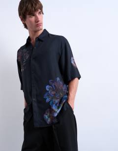 Relaxed fit short sleeve twill shirt with placement floral print in black