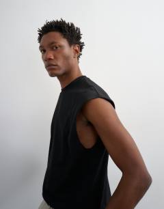 Relaxed fit sleeveless t-shirt in black