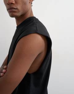 Model wearing Relaxed fit sleeveless t-shirt in black
