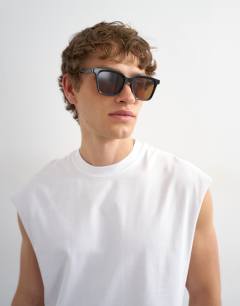Model wearing Relaxed fit sleeveless t-shirt in white