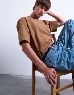 Model wearing Relaxed fit suede touch t-shirt in camel