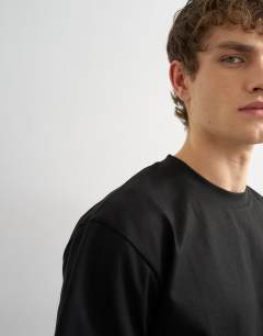 Model wearing Relaxed fit t-shirt in black