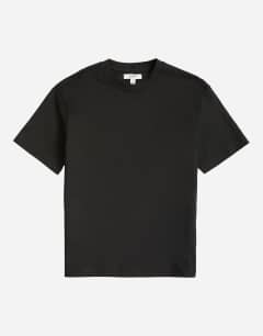 Model wearing Relaxed fit t-shirt in black