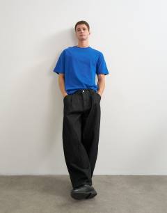 Model wearing Relaxed fit t-shirt in cobalt blue