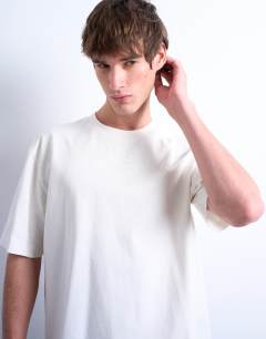 Model wearing Relaxed fit t-shirt in ecru