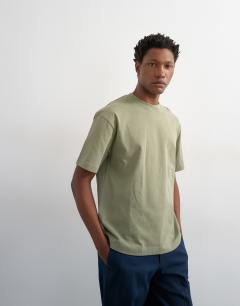 Model wearing Relaxed fit t-shirt in khaki