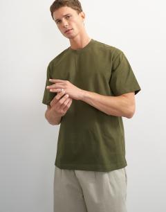 Model wearing Relaxed fit t-shirt in khaki