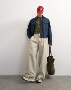 Model wearing Relaxed fit t-shirt in khaki