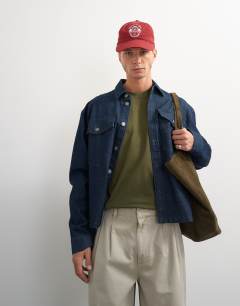 Model wearing Relaxed fit t-shirt in khaki