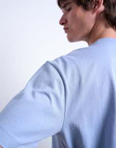 Model wearing Relaxed fit t-shirt in mid blue