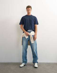 Model wearing Relaxed fit t-shirt in navy