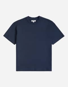 Model wearing Relaxed fit t-shirt in navy