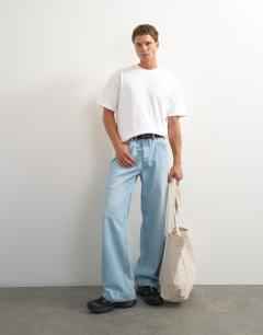 Model wearing Relaxed fit t-shirt in white