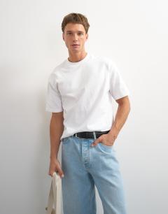 Model wearing Relaxed fit t-shirt in white