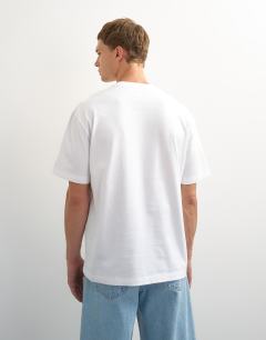 Model wearing Relaxed fit t-shirt in white