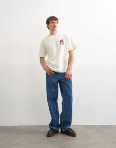 Model wearing Relaxed fit t-shirt with Manhattan embroidery in ecru