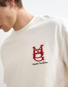 Model wearing Relaxed fit t-shirt with Manhattan embroidery in ecru