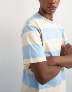 Model wearing Relaxed fit t-shirt with wide stripe in blue and cream 