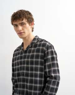 Model wearing Relaxed fit textured check revere shirt in black