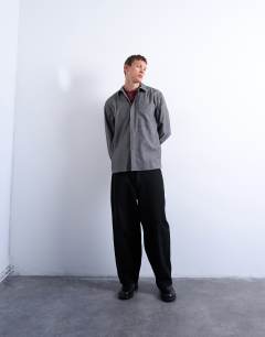 Model wearing Relaxed fit textured shirt in salt & pepper