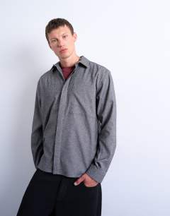Model wearing Relaxed fit textured shirt in salt & pepper