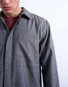 Model wearing Relaxed fit textured shirt in salt & pepper