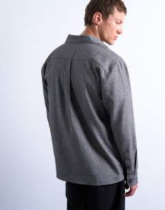 Model wearing Relaxed fit textured shirt in salt & pepper