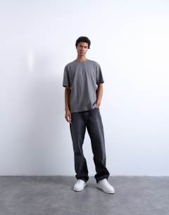 Model wearing Relaxed t-shirt in charcoal 