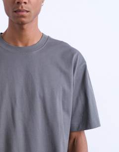 Model wearing Relaxed t-shirt in charcoal 