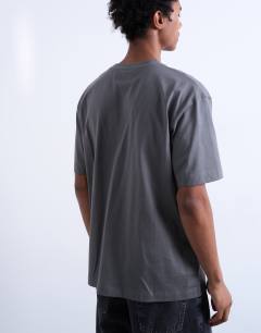 Model wearing Relaxed t-shirt in charcoal 