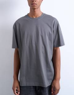 Model wearing Relaxed t-shirt in charcoal 