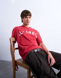 Model wearing Relaxed t-shirt with Illinois front and back print in red