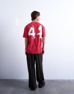 Model wearing Relaxed t-shirt with Illinois front and back print in red