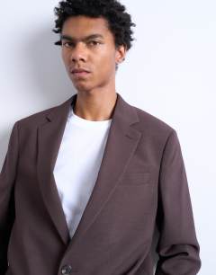 Model wearing Relaxed wool touch blazer in chocolate