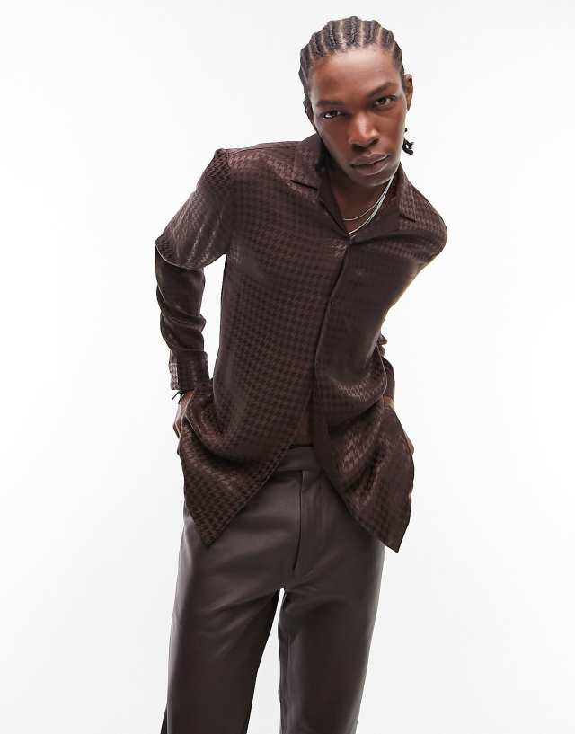 Topman revere dogtooth jacquard shirt in chocolate