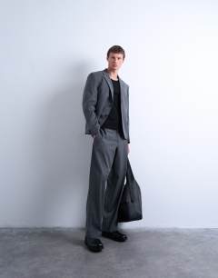 Model wearing Rib vest in black